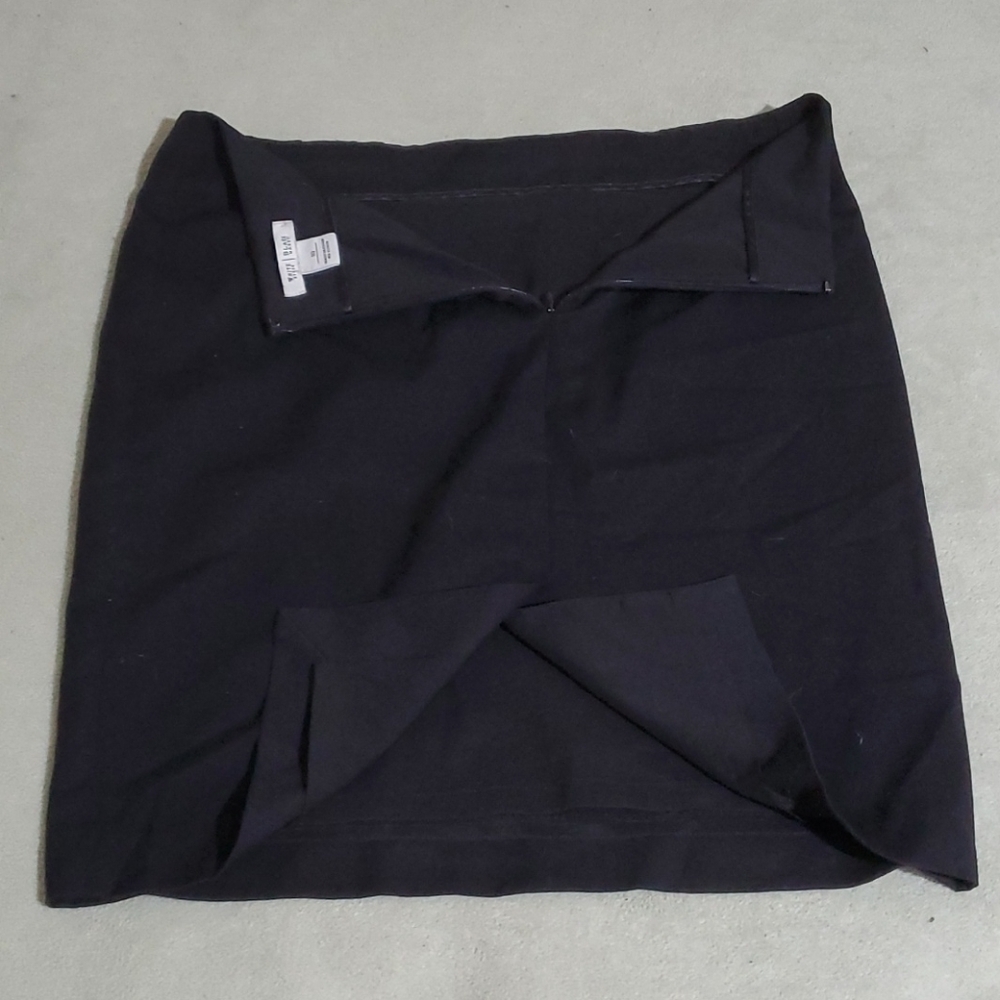 Skirts‎ - Picture 2 of 2